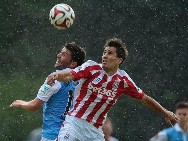 SuportBk's tweet photo. FOTO: El Bojan i l'@iliesanchez en una jugada del partit. / Bojan e Ilie en una jugada del partido http://t.co/nysE8Ebbks