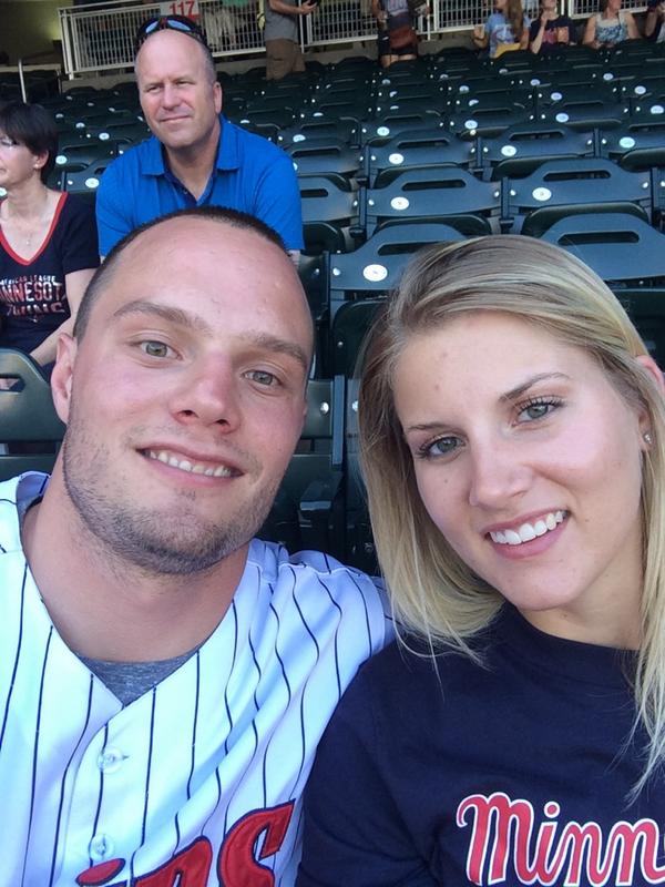 alynnes88's tweet photo. Great day for a ball game!! #twinspics http://t.co/TjiIeetmRM