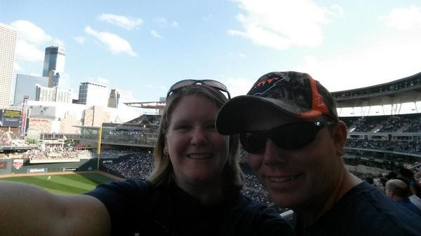 thumlie05's tweet photo. Go Twins! #twinspics http://t.co/GiUJ7KzH9w
