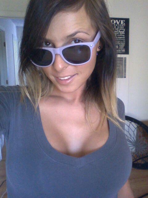 Let's hang out tonight =) http://t.co/yLeIrjUf7H