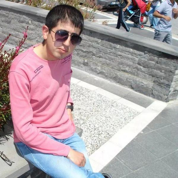 Ben :) artis mesut :)