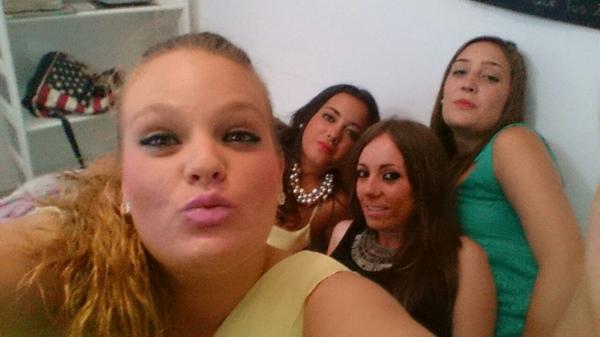 helenaperikita's tweet photo. Preparadas para la ultima noxe!!! :((@AzaharaAB  @deboracorvillo @Alba_Tellez http://t.co/WPCDmKarh1