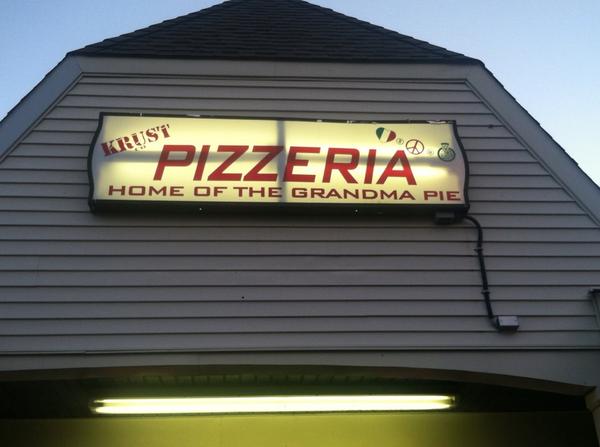 NJ_Munchmobile's tweet image. Stop eight, Munchmobile #bestslicesinjersey road trip. Krust Co., Long Branch. Across the street from a Domino's