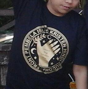 negativisme's tweet photo. Iya. Gue anggota FPIKHB. Yang mau kaosnya ada di @bieqipid silakan di cek. Kalo masih ada :p http://t.co/tNHmFRiEMb