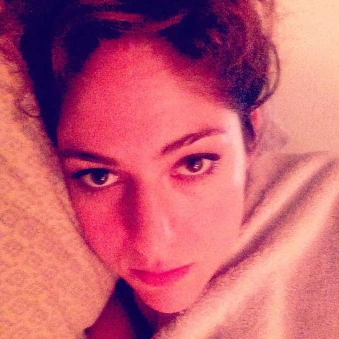Just going to sleep like a movie star (with makeup on) #glamour101 http://t.co/RrN8WXcXDo<a href="/tag/glamour101"class="tags"><span>#glamour101</span></a>