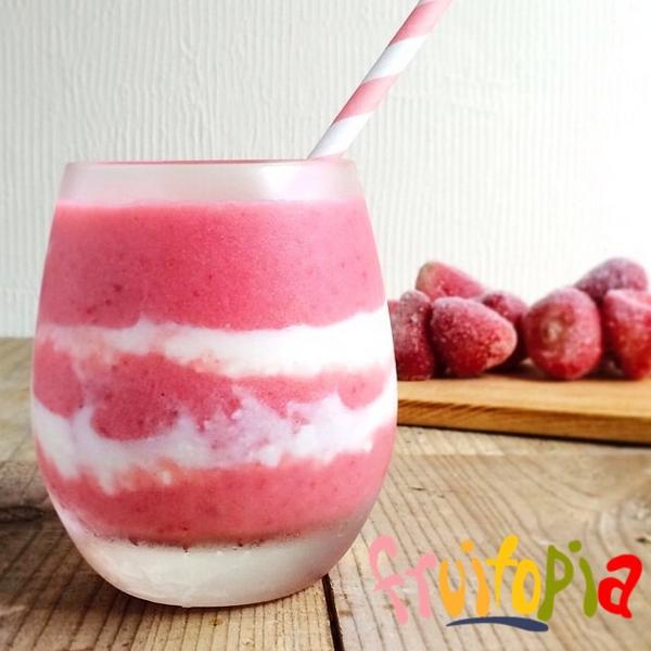 YayFruitopia's tweet photo. Girls, this might be a favorite. Our Pretty In Pink smoothie made with strawberries💕 Maddy made me think of the name. http://t.co/GMXLgCtoP3