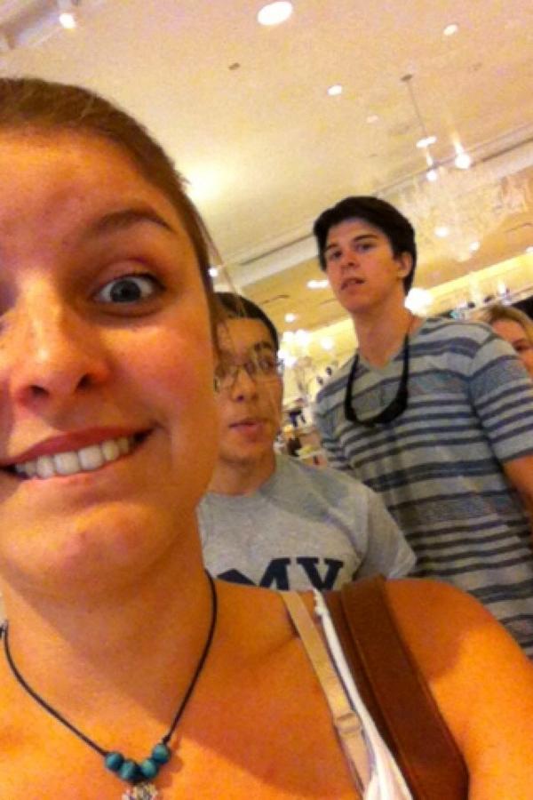 elisarrrr's tweet photo. Photo bomb lyf http://t.co/EsgEaUCqHz