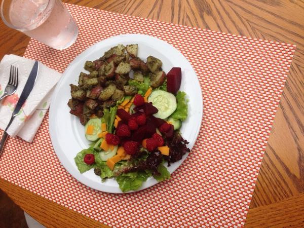 drudick's tweet photo. Midtown Farmers Market lunch! http://t.co/RvZyJWVXew