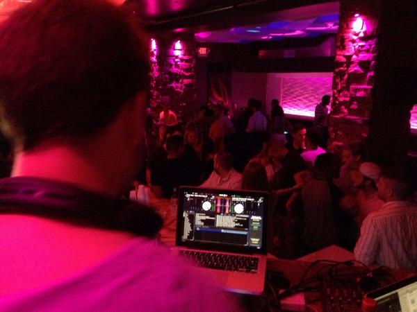 TRVPHVRD's tweet photo. @jacoblysick has the crowds hips movin to the groovin @Whisper_WV http://t.co/ckwSMkyn13