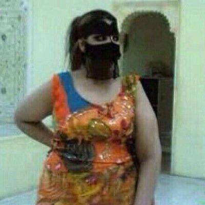 knariag's tweet photo. صورها 2 داخلي وخارجي 
 الاسم  علوى 
 العمر  29
 ارمله  ومعها. 4 عيال 
 وممحونه جدا. تبي زب كبير خال او ابيض http://t.co/mEIl7DvRa5