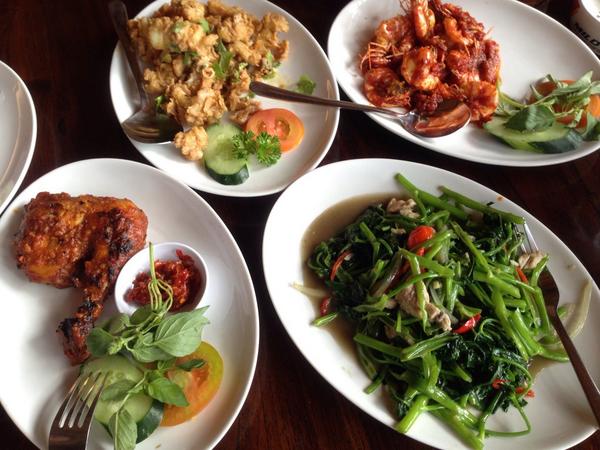 @warungolebali makanannyaa enak 😍😍😍😍😍😍😍 nagihhhh banget, mau makan disini lagi..