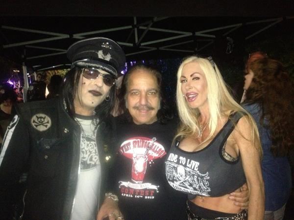 Flash Back 2013...@fasttaime @RealRonJeremy &amp; Elizabeth Starr @ElizabethStarrX at the Rainbow, Hollywood<a class="tags" target="_blank" title="On Twitter" href="/?out=eyJ0eXAiOiJKV1QiLCJhbGciOiJIUzUxMiJ9.eyJpYXQiOjE3MjEzMTEwNTUsImlzcyI6InR3cG9ybnN0YXJzLmNvbSIsIm5iZiI6MTcyMTMxMTA1NSwiZXhwIjoxNzUyODQ3MDU1LCJyZWRpcmVjdF91cmwiOiJodHRwczovL3R3aXR0ZXIuY29tL2Zhc3R0YWltZSJ9.Gy040UjMnKm6CkTB9Bw7ZtacNvU2CRDMNHZcfEGfMDKqMs9U1g1Mwezu4hkr20hw539wcW0e2S8wFC5omsRZIw">@fasttaime</a><a class="tags" href="/tag/realronjeremy">@realronjeremy</a><a href="/tag/playboy"class="tags"><span>#playboy</span></a>