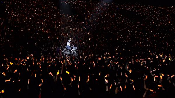 KeionKirby's tweet image. Seriously. orange glow stick ftw #EndlessParade