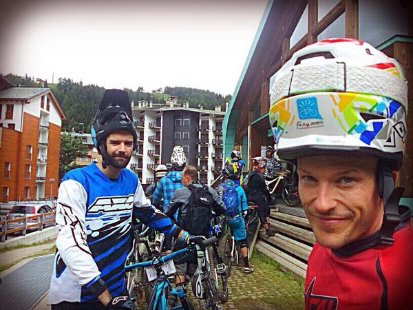 BiciLive's tweet photo. Da #madesimo il nostro Claudio Riotti durante una sessione della #gravityschool #enduro #mountainbike #robedapro http://t.co/io2PMnViIP
