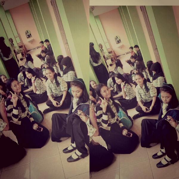 XAccounting1_'s tweet photo. MissU saat baim gk bawa kunci jd didepan semua nungguin kelas:')hftt http://t.co/P67CBKb5v8
