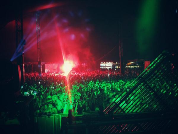 DukeDumont's tweet photo. Big up the #EssentialMix crowd at @GlobalGathering x  http://t.co/5BlOrquCDL (photo by @essentialmix) http://t.co/q3oufkrQ7r