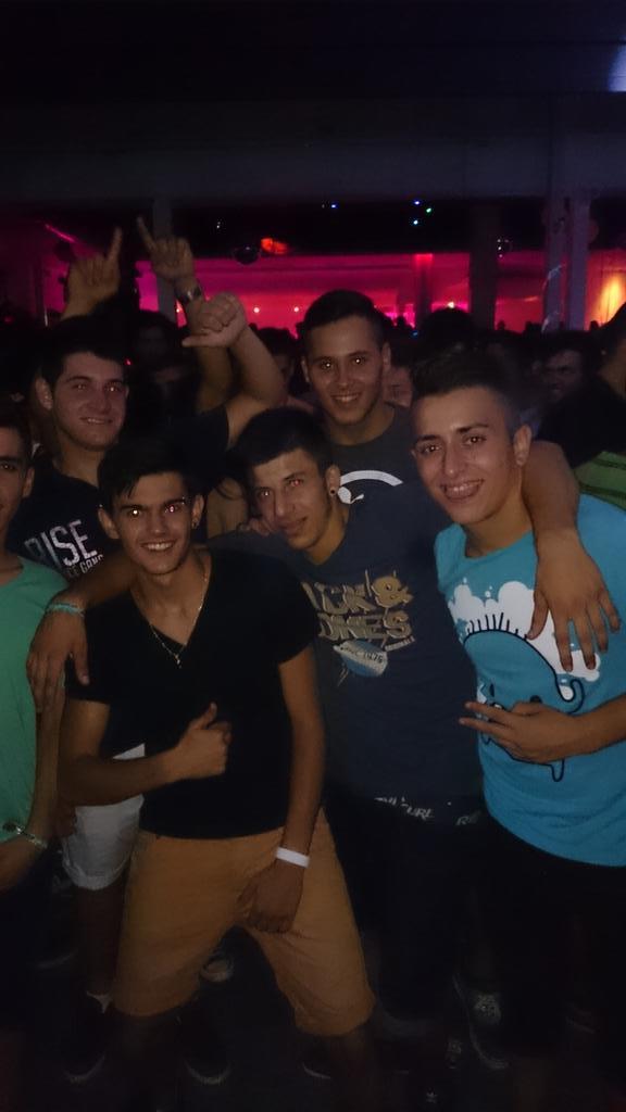 zasewan's tweet photo. @asekas98  no hay qe dar las gracias hermanito!  Tu no te amarguen siempre una sonrisa! http://t.co/4qx11X0NcD