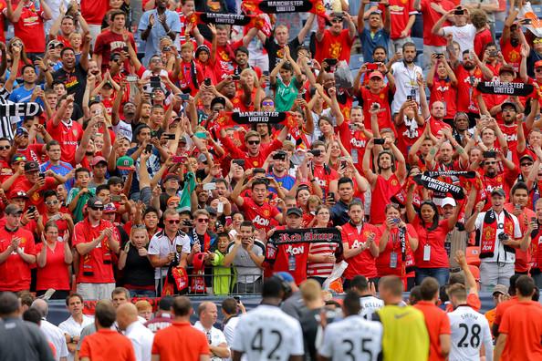 manchreds's tweet photo. #FOTO: Manchester United adalah klub dengan fans sepakbola terbanyak di Dunia. Dimana-mana ada. Hmmm. http://t.co/aNwLMoVdCN