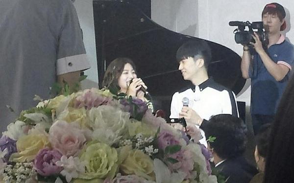 ProudHottests's tweet photo. "@Aummii3: 140727 우영 @ 결혼식  cr: sojuhanjancol http://t.co/nkhJg569Qv"