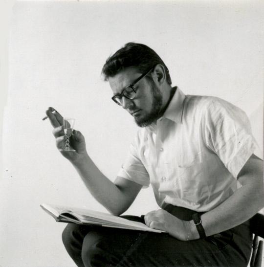 HelenaK64's tweet photo. "@Albaeditorial: Domingo de poetas. Paul Blackburn http://t.co/ayJkjbRbea http://t.co/lsN0V2gOtU"