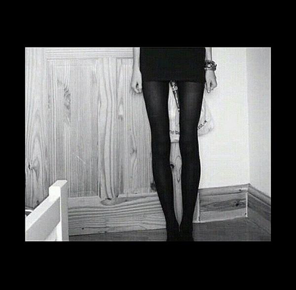 Худые они какие. Thigh gap худые. Худые длинные ноги. Худые ноги у девушки. Скинни герлз.