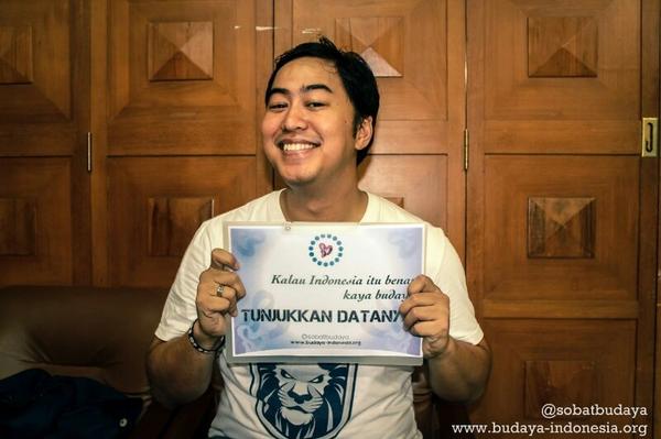 Bang <a href="/pandji/">Pandji Pragiwaksono</a> mengajak kita u/ menDATA budaya ke budaya-indonesia.org | Yuk Tunjukkan DATA budaya indonesia! #GSDB