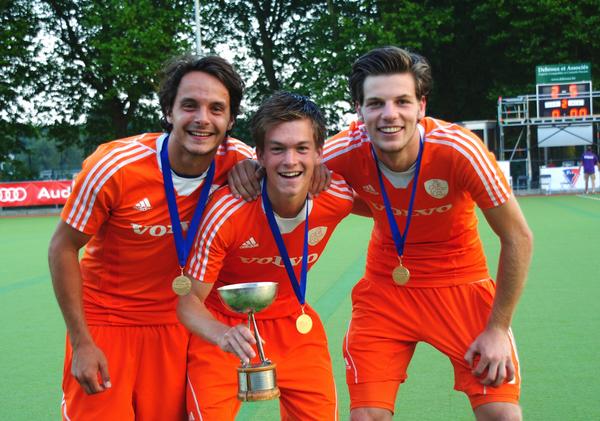 EK goud voor <a href="/TBrinkman95/">Thierry Brinkman</a> <a href="/larsbalk/">Lars Balk</a> en onze nieuwe aanwinst Pepijn Luijkx  #KampongHockey <a href="/KampongHockey/">SV Kampong Hockey</a> Proficiat!