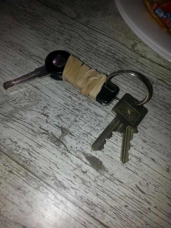 "<a href="/Elizabethjuh/">Elizabeth</a>: <a href="/verlorenopurk/">verloren op urk</a> gevonden fietssleutel met huis sleutel please RT "