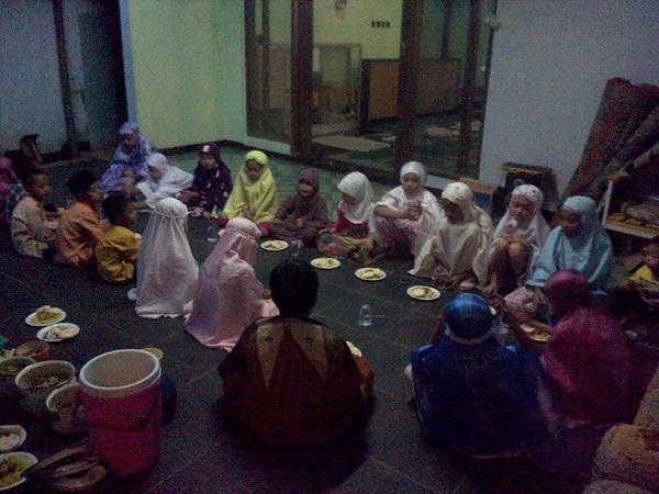 rudyhen's tweet photo. Indahnya Ramadan #Baitul Ijtima http://t.co/coJmwcROMi