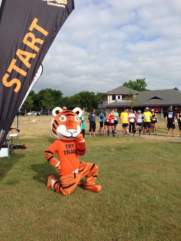 5peaksSK's tweet photo. Buffy the Trail Slayer is excited for race #3 to begin!! #5PeaksSK #MooseJaw #Race3 http://t.co/VRapf4l1vg
