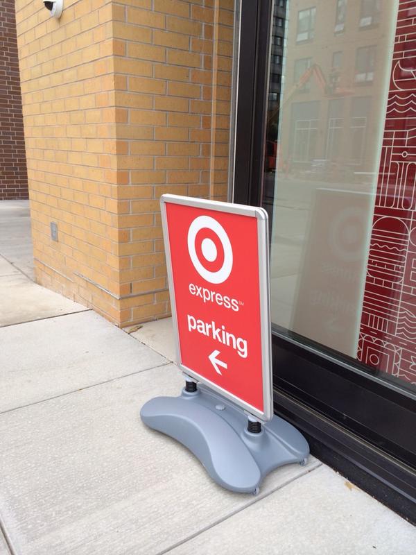 pear_laura's tweet photo. #3200 parking lot now open!!! http://t.co/RG3I4LfIUA