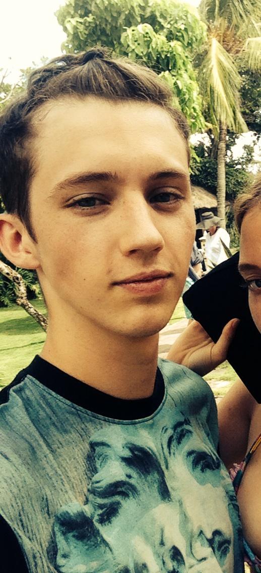 troyesivan tweet picture