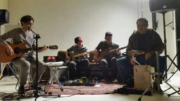 japssergio's tweet image. Photo from last night's 1st ever #japsuki gig by Klara Añonuevo. #SoFarMNL |