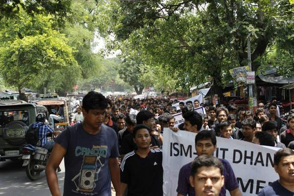 priyank_215's tweet photo. Peaceful Rally in support of IIT Dhanbad 
#abkibaarIITDhanbad @PMOIndia @narendramodi @smritiirani @AmitShahOffice http://t.co/iivlELZT8a