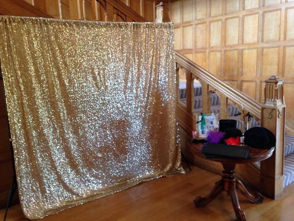 weddinghelperuk's tweet image. This little corner at @Coombe_Lodge is perfect for @PuddingBridge booth in a box! Loving the sequins!