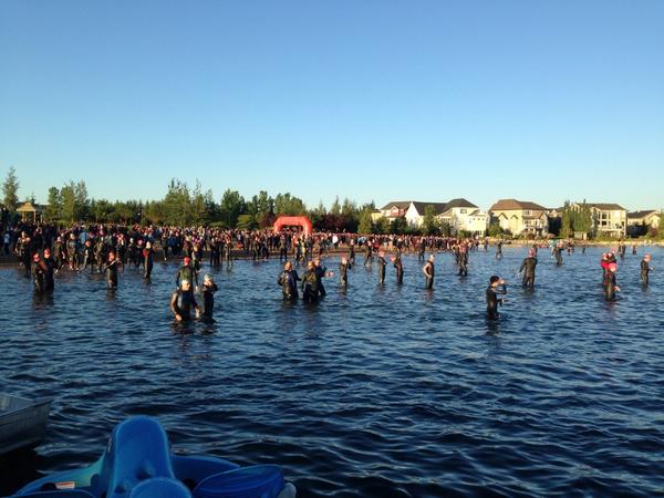 etreironman's tweet image. Le départ dans 10 minutes #ironmancalgary #merrellcanada #ironman #louisgarneau