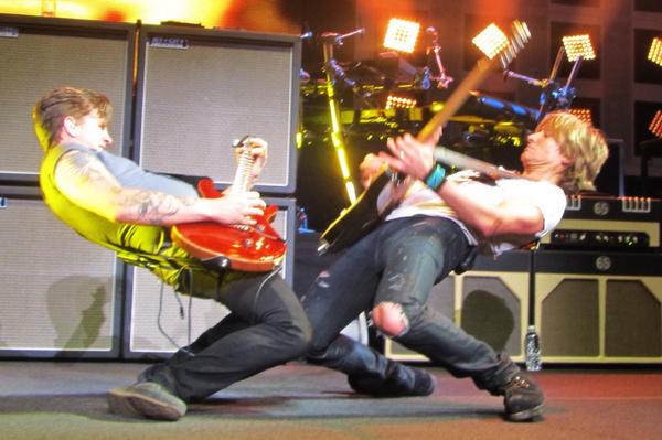 cutiefutie's tweet photo. “@CiaranWilcox: Jammin 🎸 @KeithUrban @BrianNutter #RaiseEmUpTour http://t.co/doJbz5qNNT” LOVE this!!