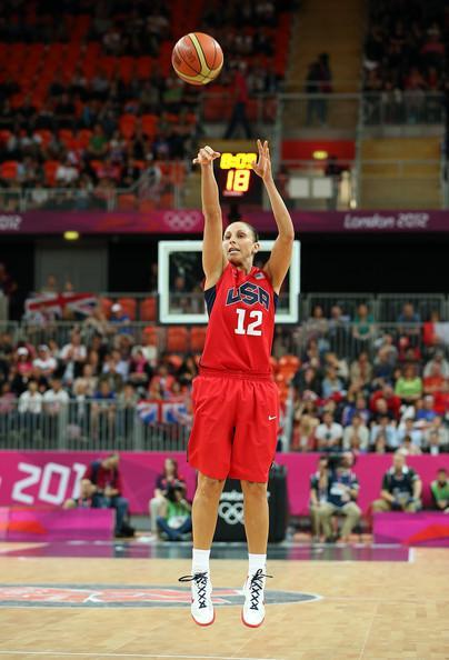 Jugadora_8's tweet photo. El baloncesto femenino también es espectacular, y sino vean este vídeo sobre @DianaTaurasi: http://t.co/2aRzGRzAXJ http://t.co/wP3d6VXkHw