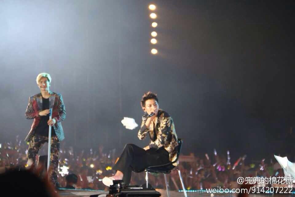 BtjbjHyCcAAwC-Y.jpg:large