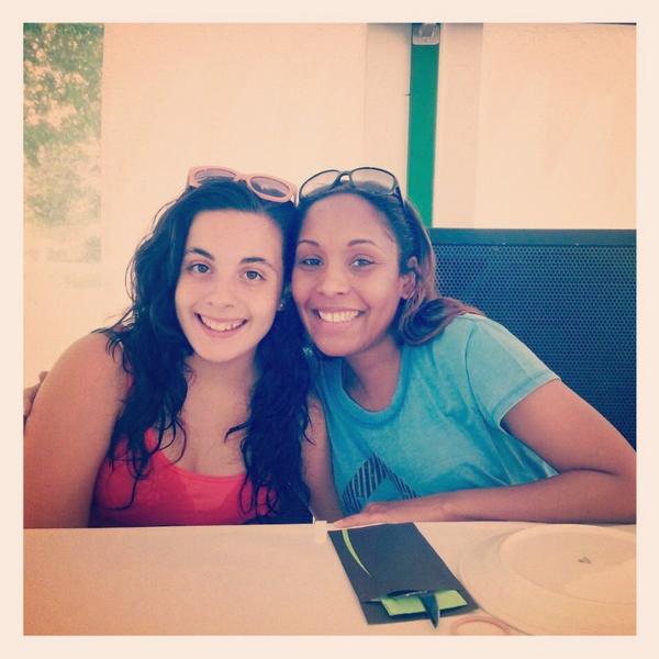 ShyaraA's tweet photo. con mi amiguita @ElianeBlackLove en los lagos de ruidera http://t.co/FcAKRb77UA