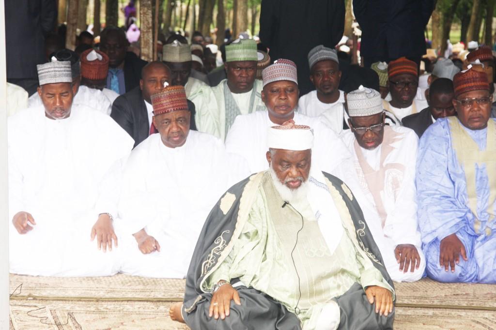 Goodluck Jonathan recieves muslim congregation to mark end of Eid el Fitri