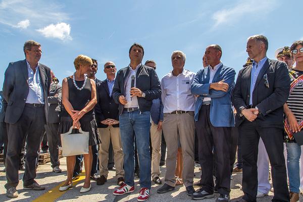 InfoParbuckling's tweet photo. Italian Prime Minister @matteorenzi visiting Genoa Pra'-Voltri:“gratitude to who accomplished the mission”#concordia http://t.co/lJHHnP1cDh