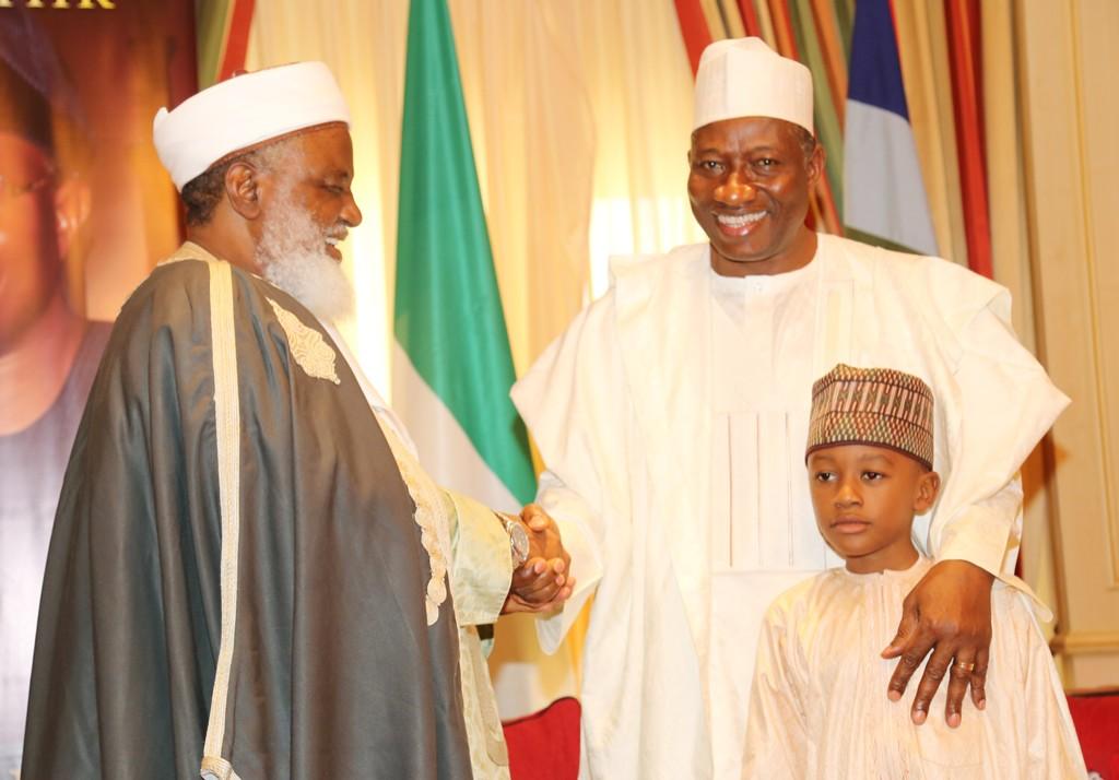 Goodluck Jonathan recieves muslim congregation to mark end of Eid el Fitri