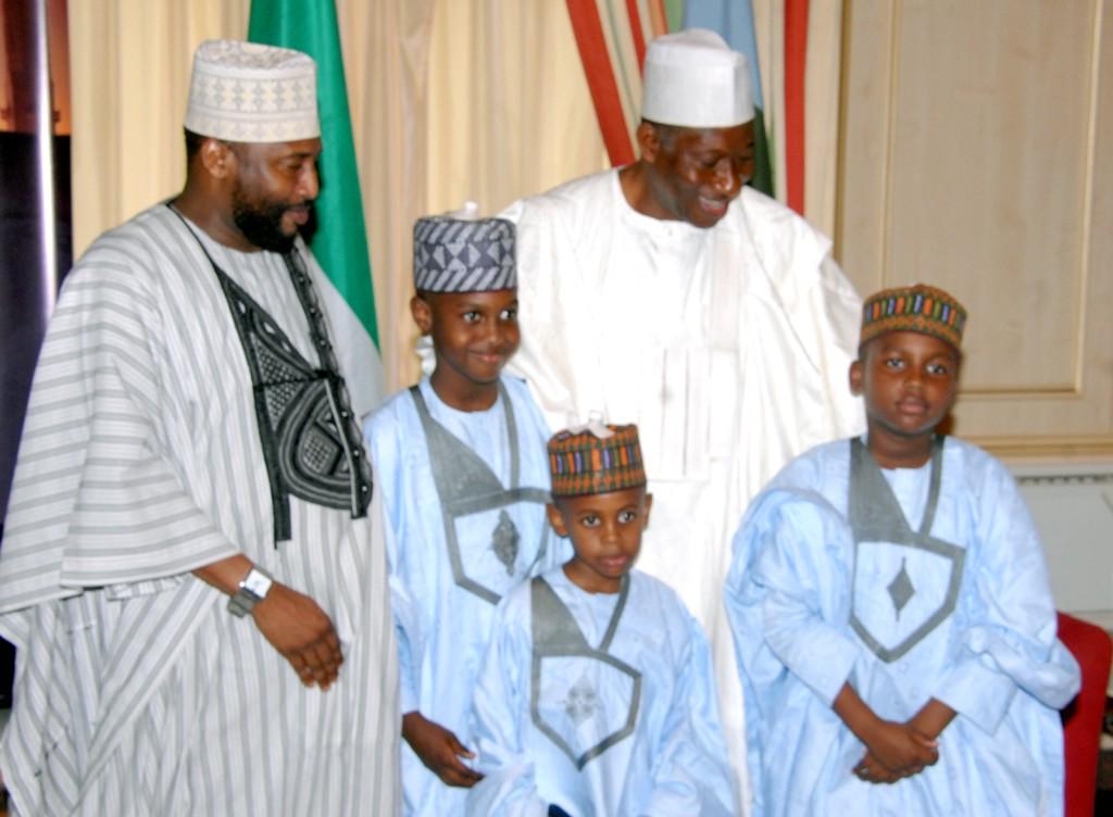 Goodluck Jonathan recieves muslim congregation to mark end of Eid el Fitri