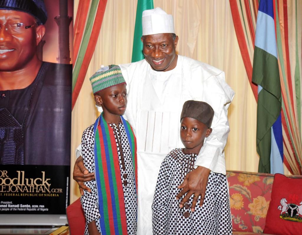 Goodluck Jonathan recieves muslim congregation to mark end of Eid el Fitri