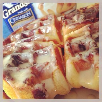 sCaramel868's tweet image. Yum "@Cinnabon: #HappySunday What's for breakfast? #CinnabonWaffles http://t.co/d3XXTU0IK4"