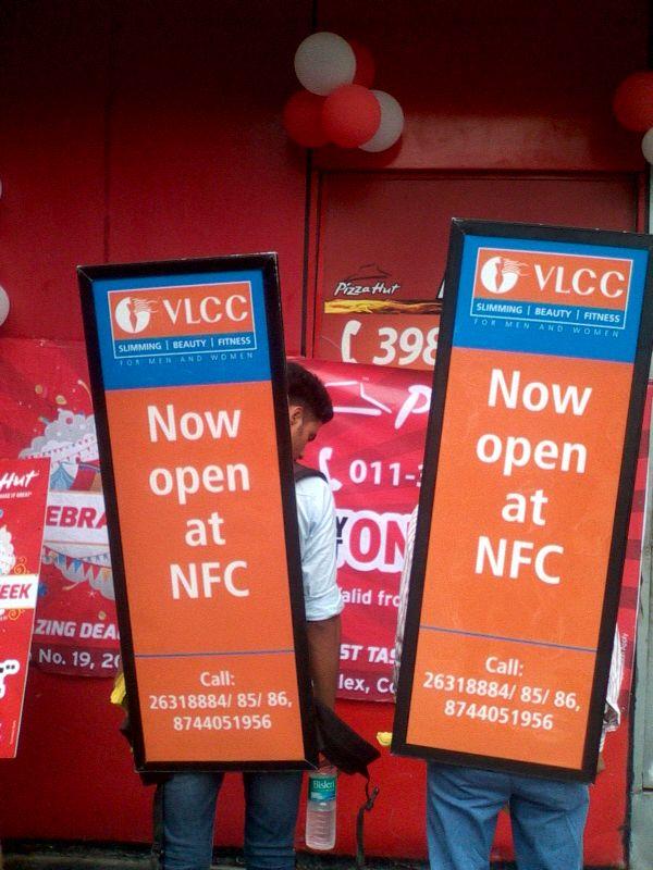 LookwalkerIndia's tweet photo. The new store launch campaign for VLCC.. Innovatively done.. http://t.co/QstlVuiYrT