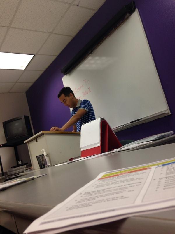 JvyDivz's tweet photo. @SilkyJohns0n10x he lookin like it ha http://t.co/7PhU9dELMs