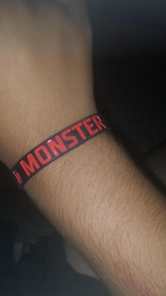 JPetit_II's tweet photo. Ha valido la pena esperar la cola gran juego  #4v1 @EvolveCompetiES #MONSTER #KRAKEN http://t.co/opAY8vz0nt