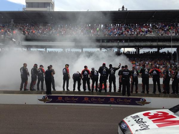 TeamHendrick's tweet photo. Burn it down, @JeffGordonWeb. http://t.co/5ySyPk2bNV